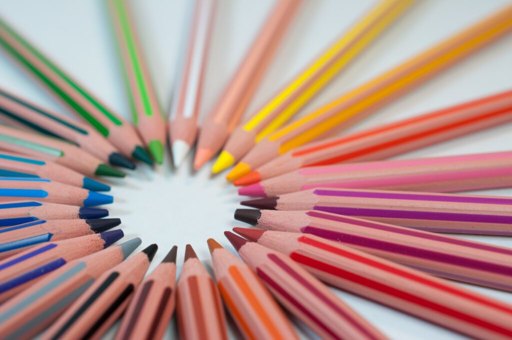 Color pencils in a circle